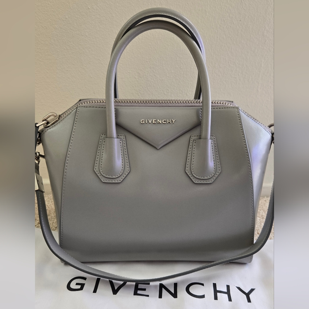 Givenchy Antigona Box Calfskin - Dove Grey